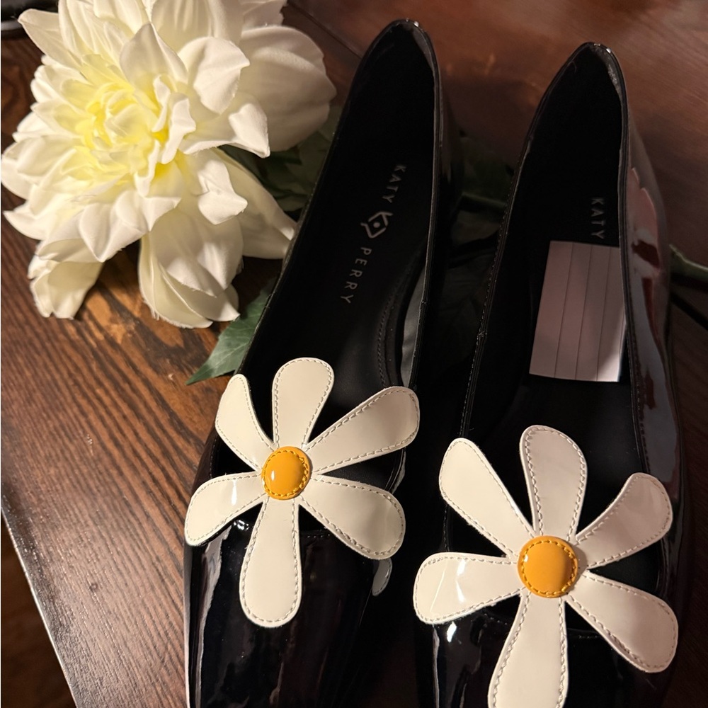 Katy Perry Collections Black and White Daisy Flats size 12